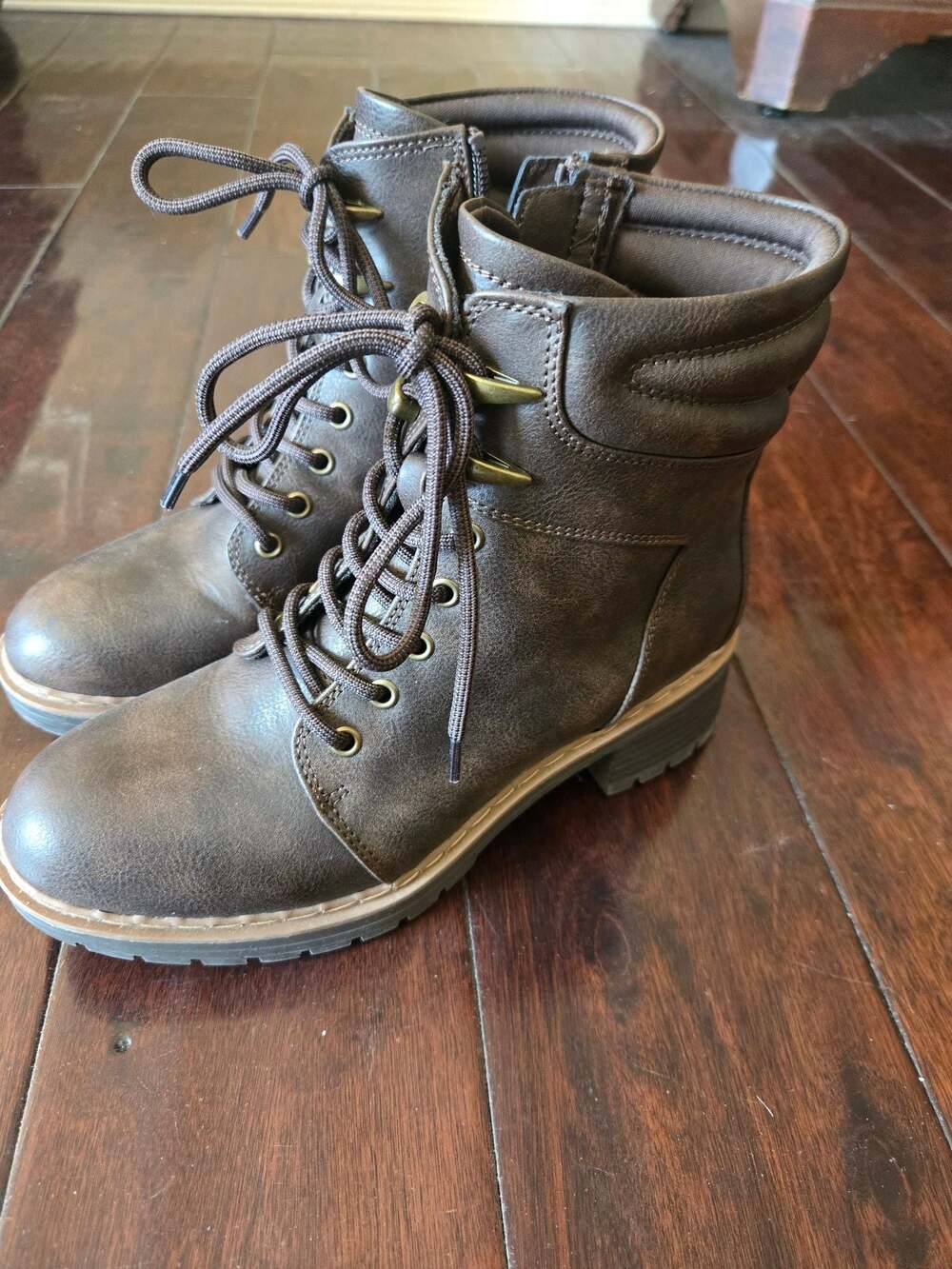 Baretraps Akira Women's Faux Leather Lace Up Combat Ankle Boots Brown Size 6.5M